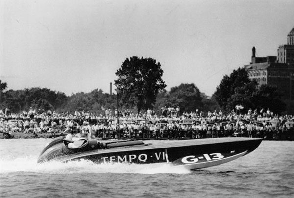 Tempo VI winning the 1946 APBA Gold Cup