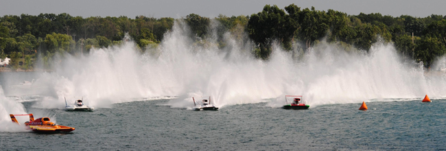 Dave Villwock (second from right) and Steve David (right) in the Roostertail turn before the start of the final heat. 
Photo by Craig Barney-Unlimiteds.net.