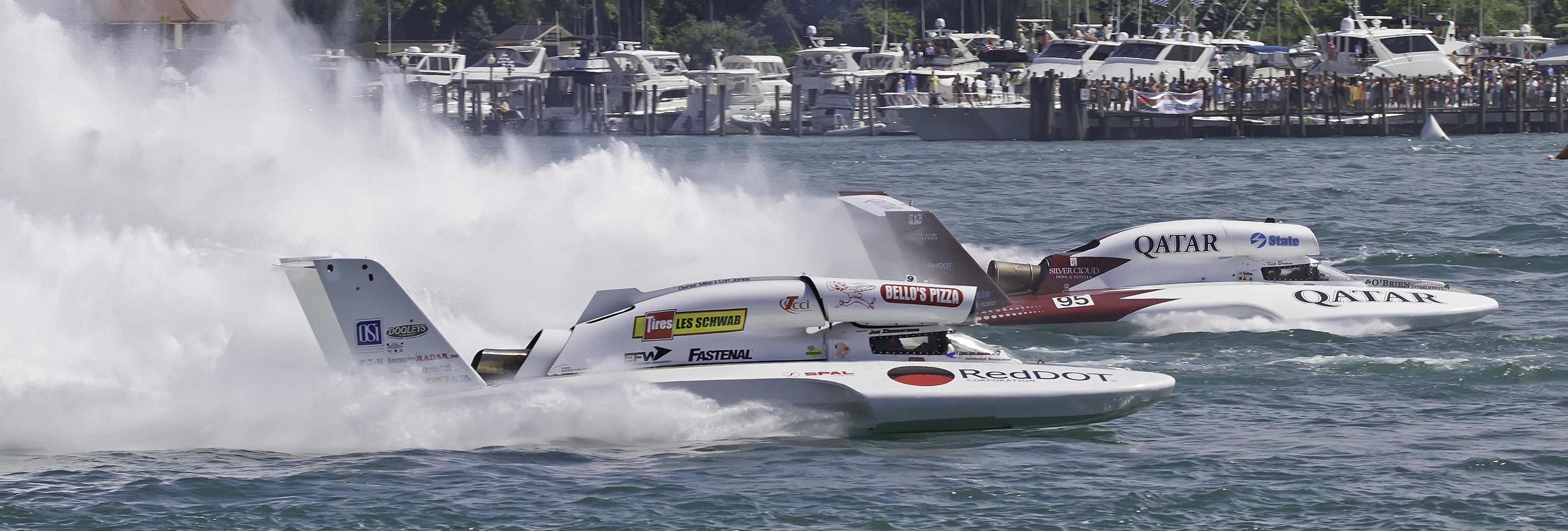 Jon Zimmerman (L) and Kip Brown (R) race for the lead in the Gold Cup final heat. Photo by Chris Denslow – H1